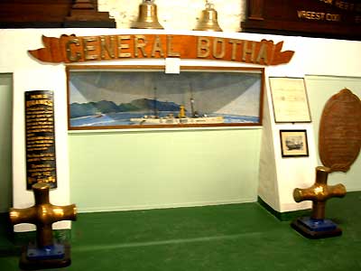 Centrepiece with model of HMS Thames