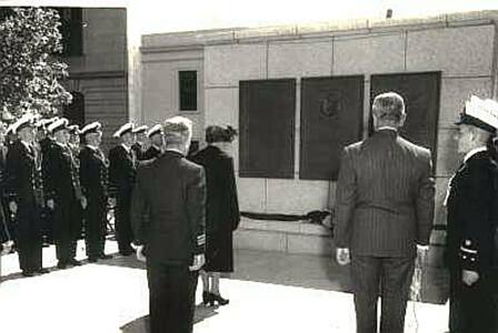 Mrs Botha-Reid unveiling the Memorial Plaques