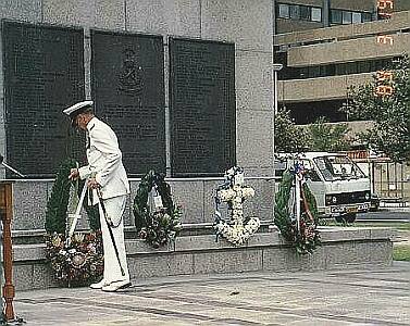 Vice Admiral Glen Syndercombe, Chief of the Navy, Laying a wreath at the annual Service of Rememberance 1989